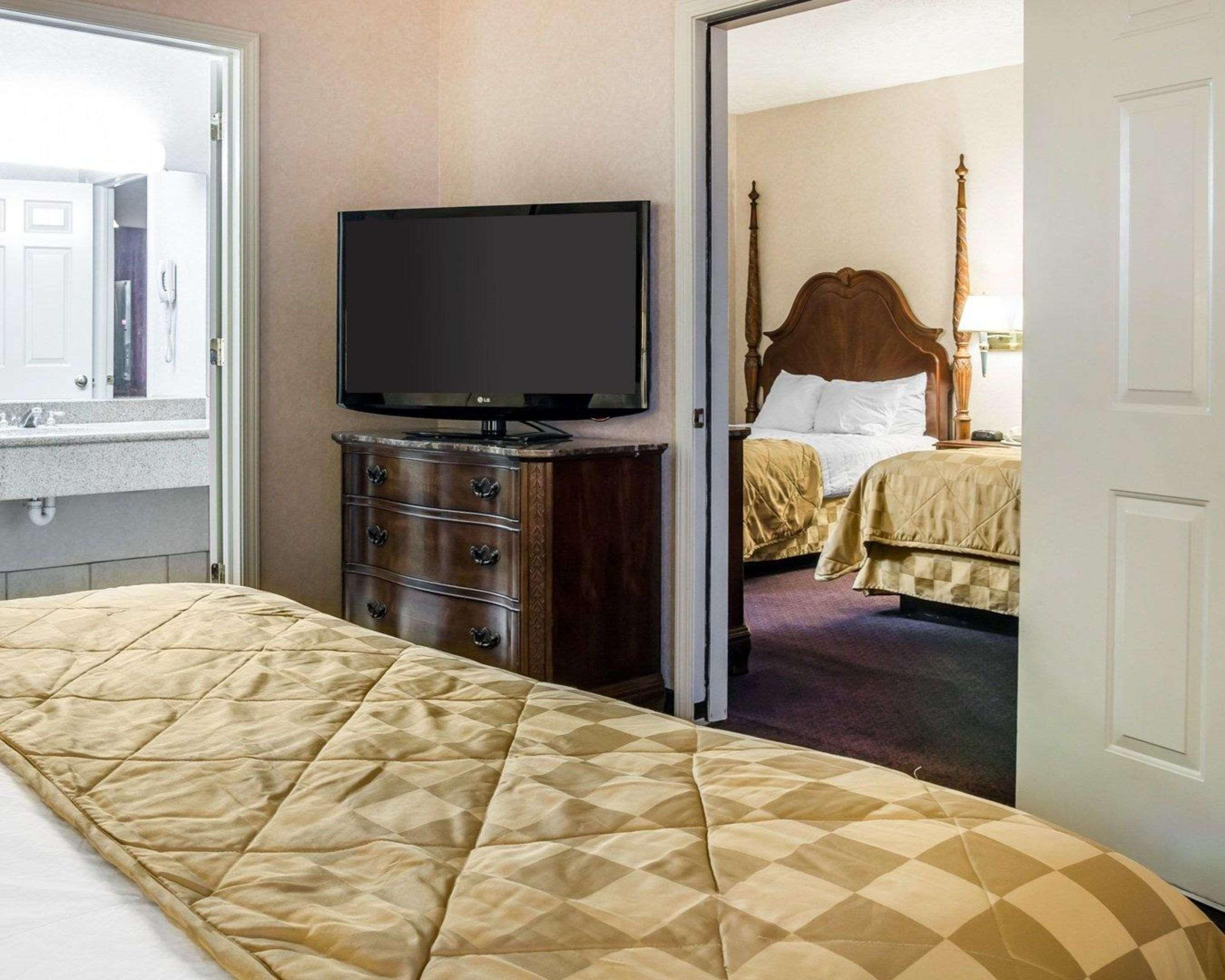 Clarion Hotel Beachfront Маккино Сити Экстерьер фото